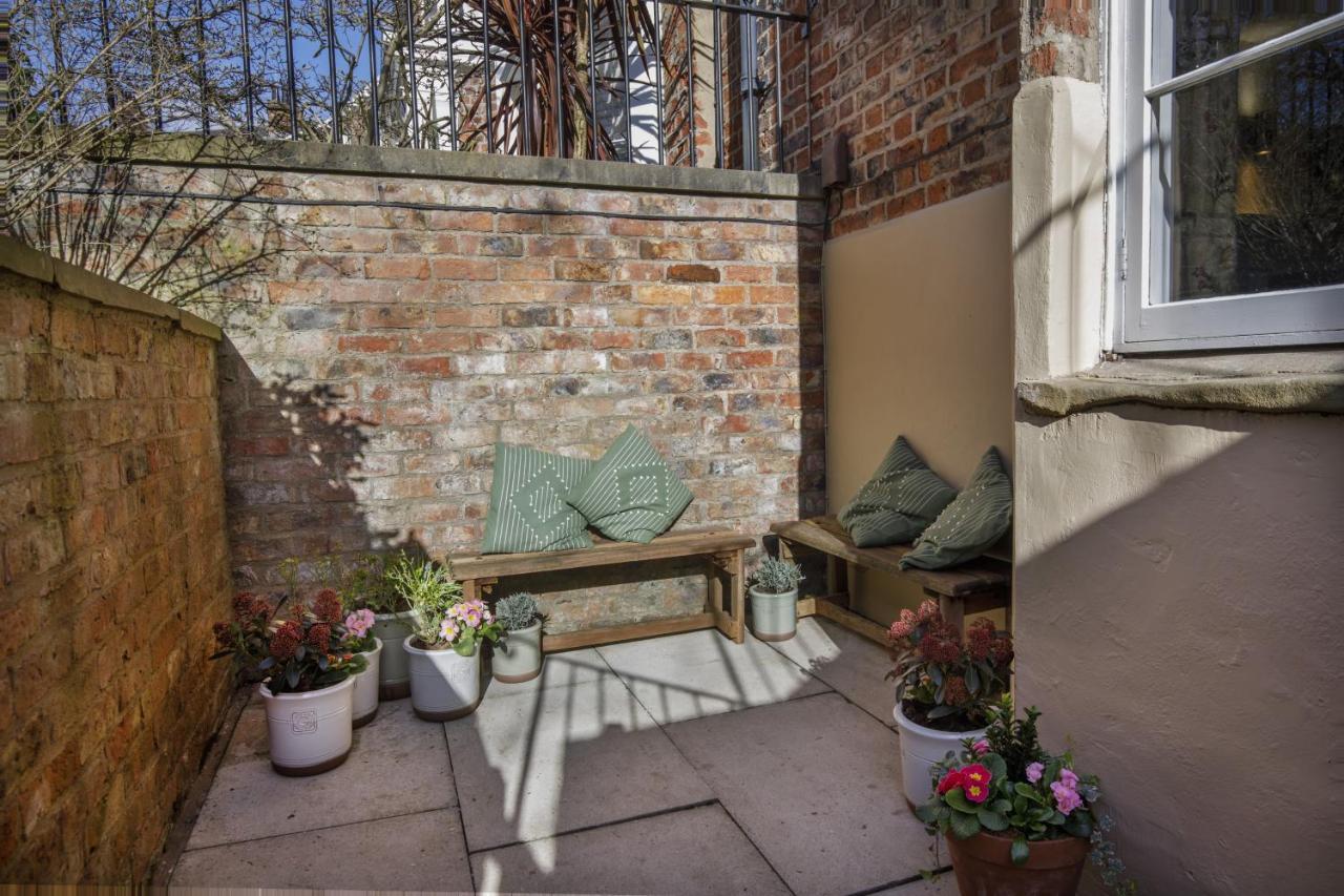The Garden Square - Unique Luxury Apartment In Historic Garden Square - Ideal For 2 People York Eksteriør bilde